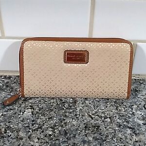 Tommy Hilfiger Brown/,Tan Zip Around Wallet. NWT